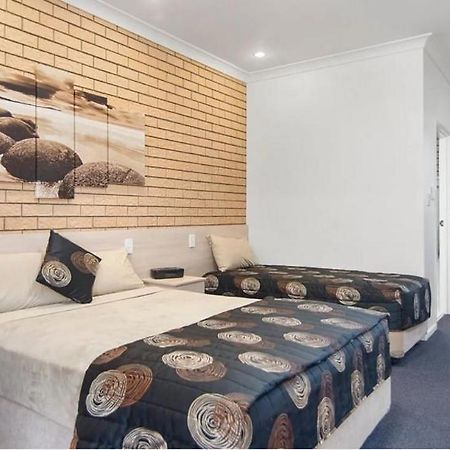 Warwick Settlers Inn Екстериор снимка