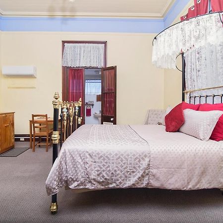Warwick Settlers Inn Екстериор снимка