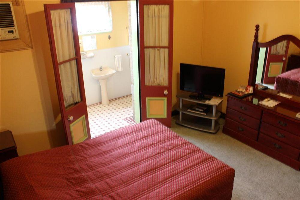 Warwick Settlers Inn Екстериор снимка