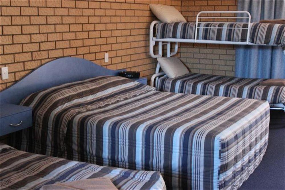Warwick Settlers Inn Екстериор снимка