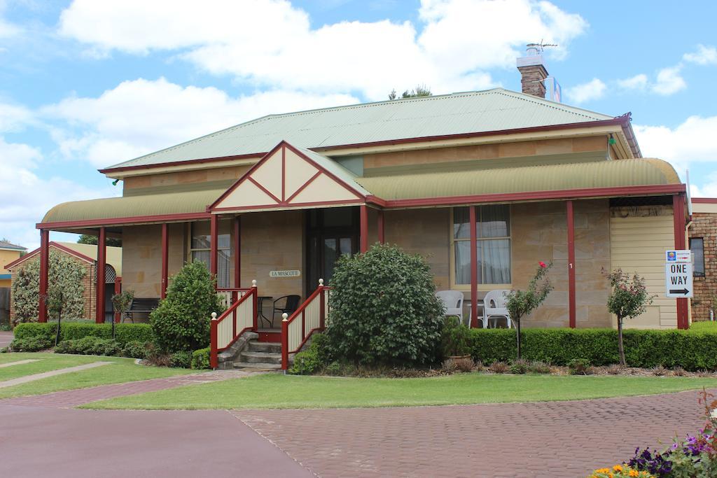 Warwick Settlers Inn Екстериор снимка