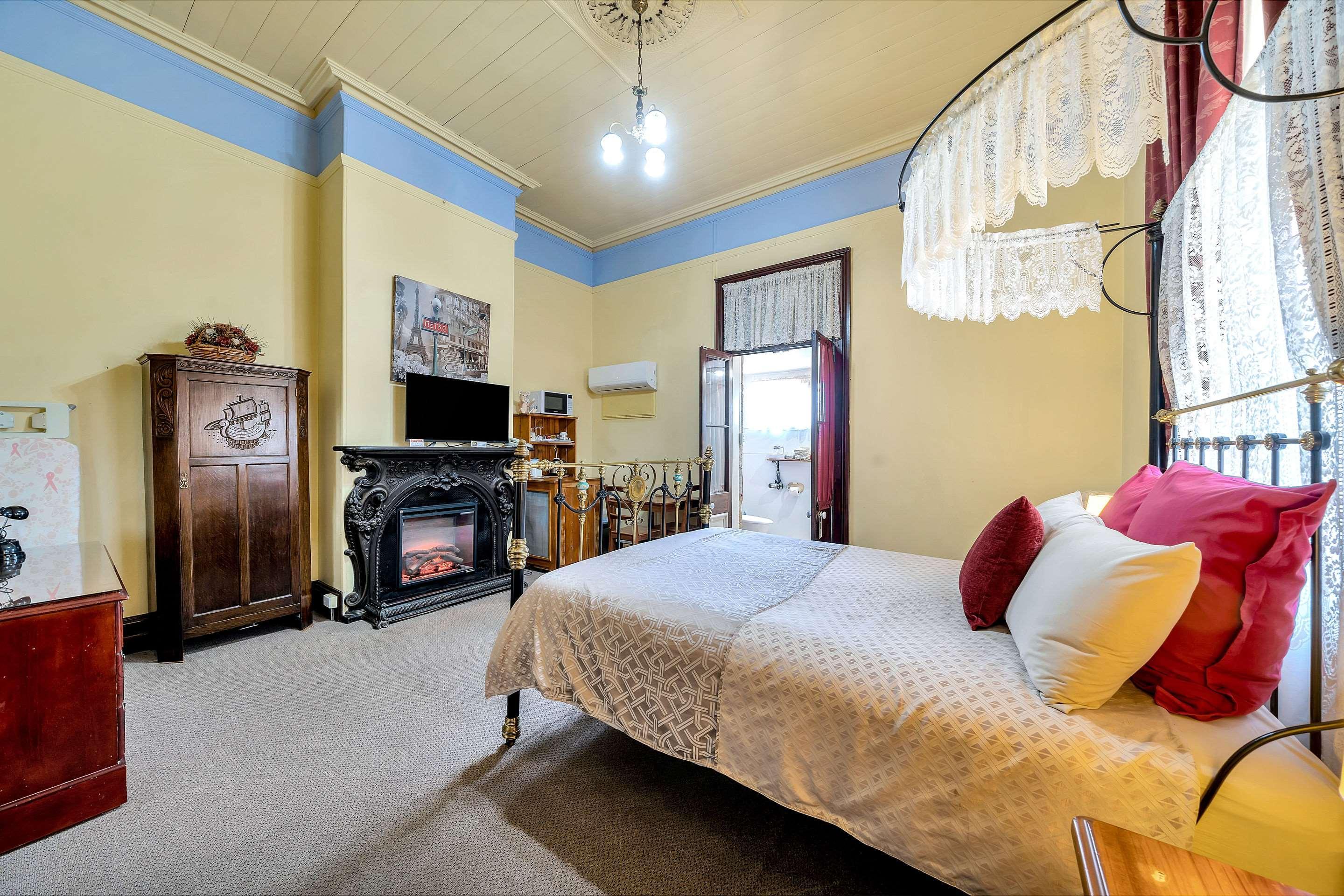 Warwick Settlers Inn Екстериор снимка