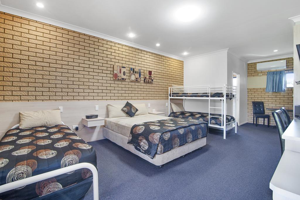 Warwick Settlers Inn Екстериор снимка