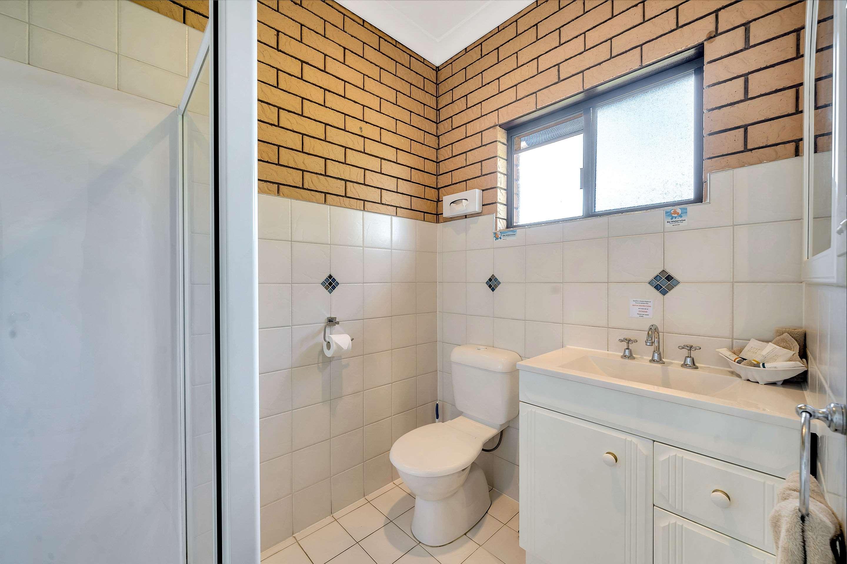 Warwick Settlers Inn Екстериор снимка