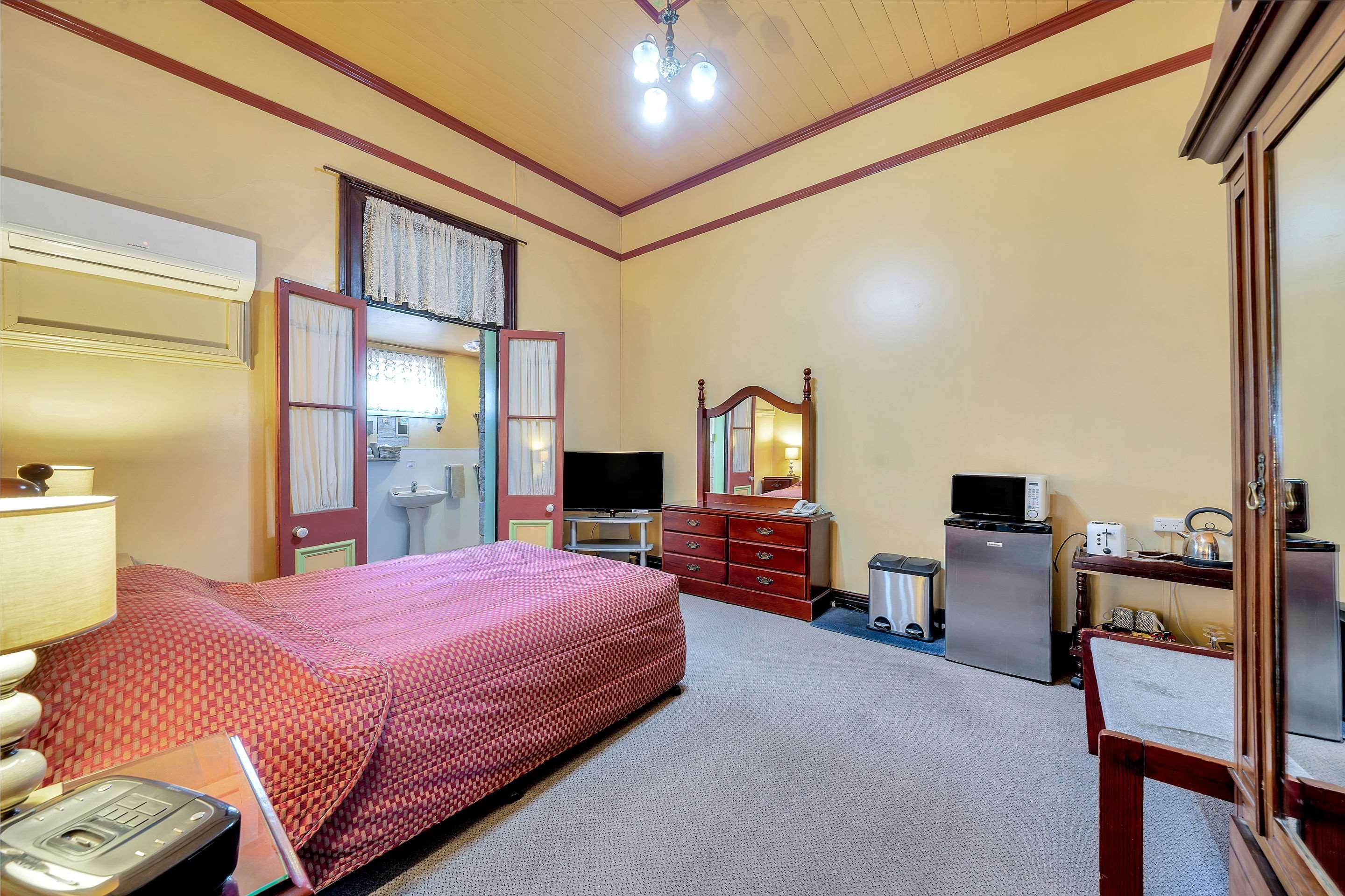 Warwick Settlers Inn Екстериор снимка