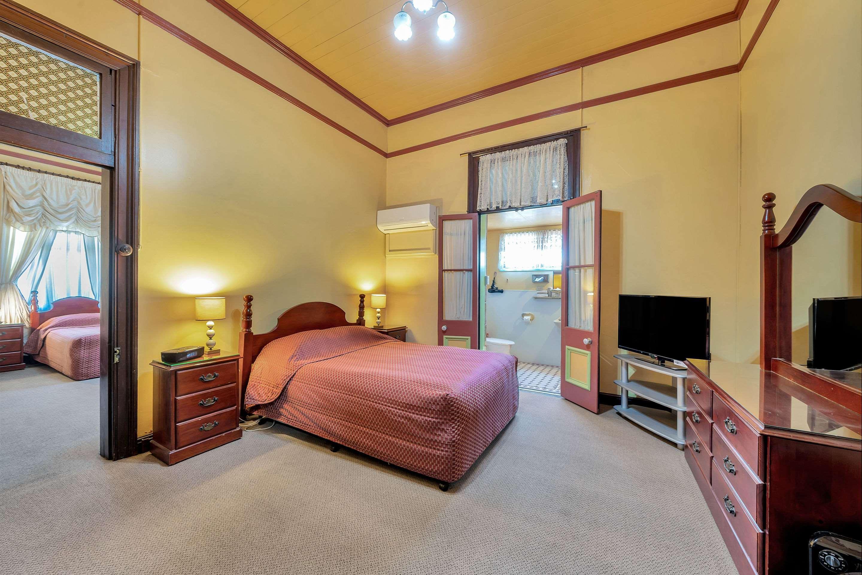 Warwick Settlers Inn Екстериор снимка