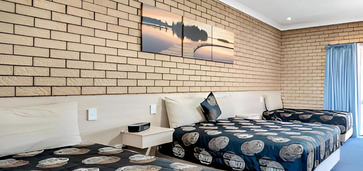 Warwick Settlers Inn Екстериор снимка