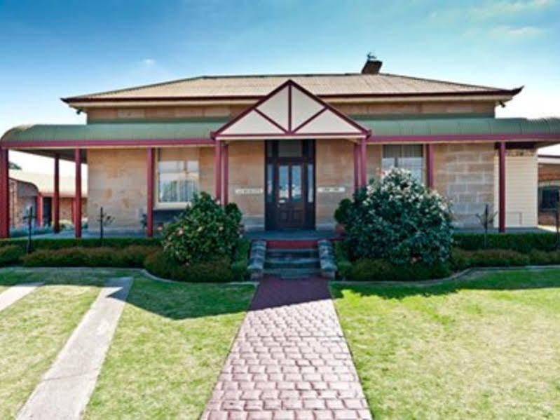 Warwick Settlers Inn Екстериор снимка