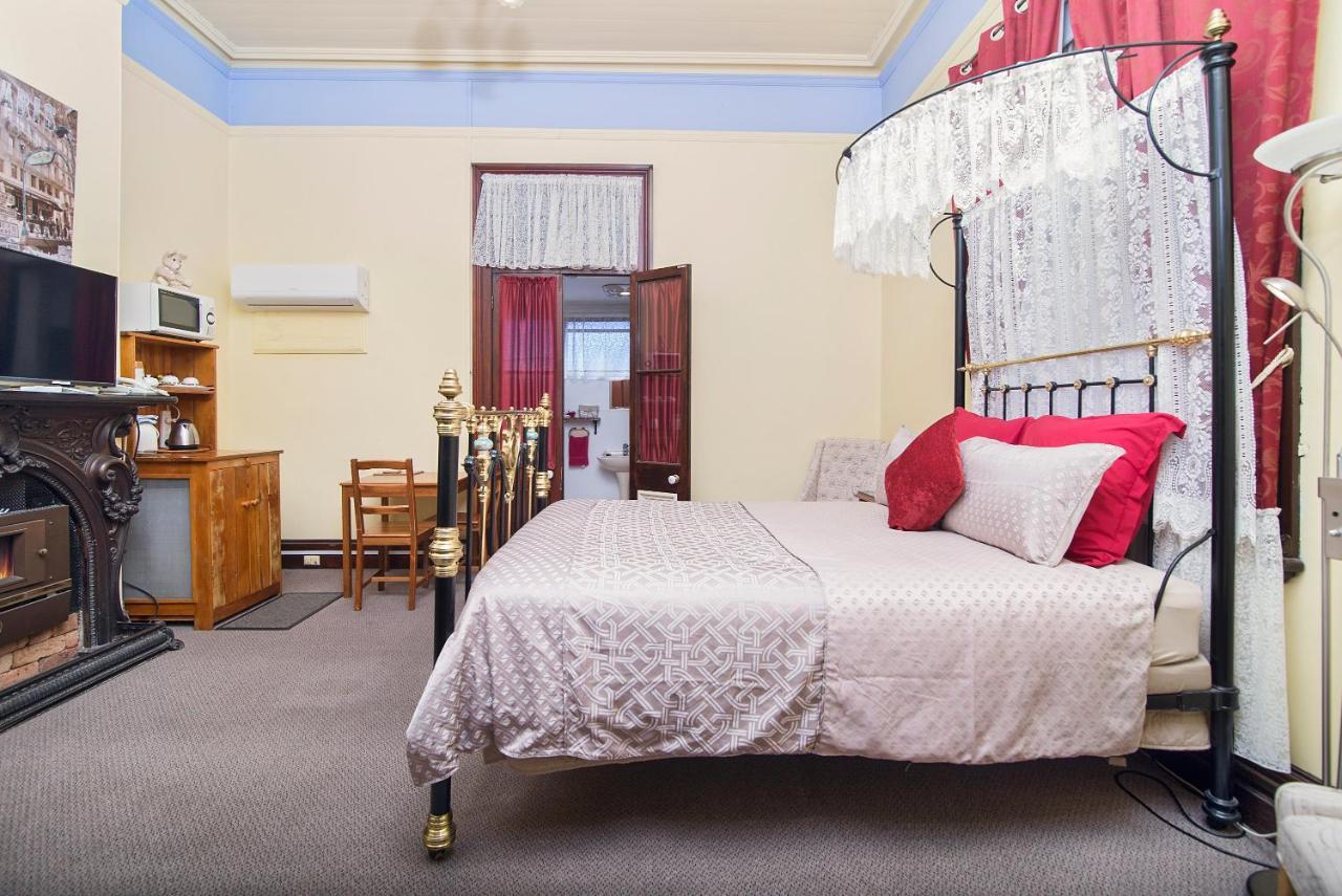 Warwick Settlers Inn Екстериор снимка